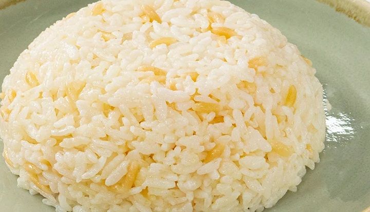 Aklınızdan çıkarmayın. Pirinç pilavına lezzet katıyor. 1 kepçe ekleyip öyle pişirin... 1